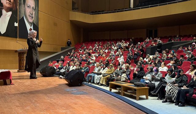 Büyükşehir’den Kadınlar Günü’nde Anlamlı Söyleşi; Kadının Aile ve Toplumdaki Önemi Konuşuldu