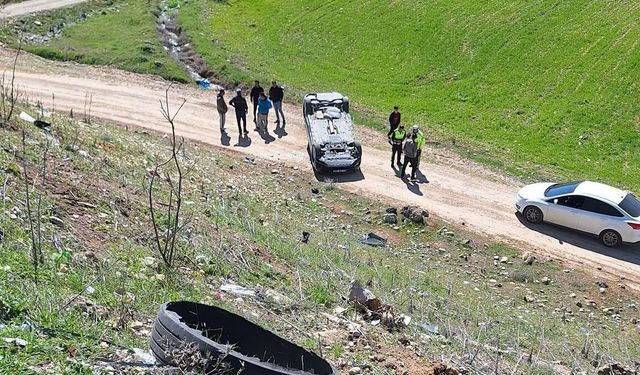 Kahramanmaraş Kayseri Yolunda Otomobil Uçuruma Yuvarlandı