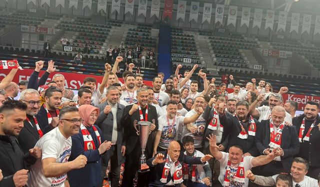 Onikişubat Belediyespor’dan Büyük Başarı! Kupayı Kaldırdılar