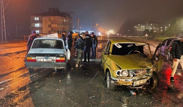 KSÜ Yolunda Şok Kaza! İki Otomobil Çarpıştı, Yaralılar Var