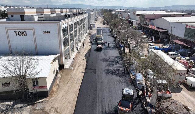 Büyükşehir, Toptancılar Sitesi Yollarını Yeniliyor