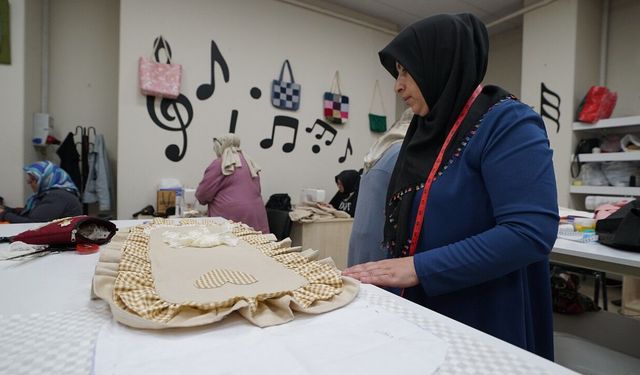 KAMEK’te Kadınlar Hem Öğreniyor Hem Üretiyor