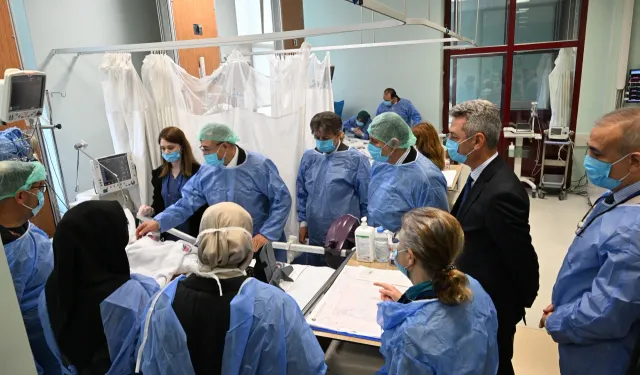 Milletvekillerinden Yaralı Öğrencilere Ziyaret