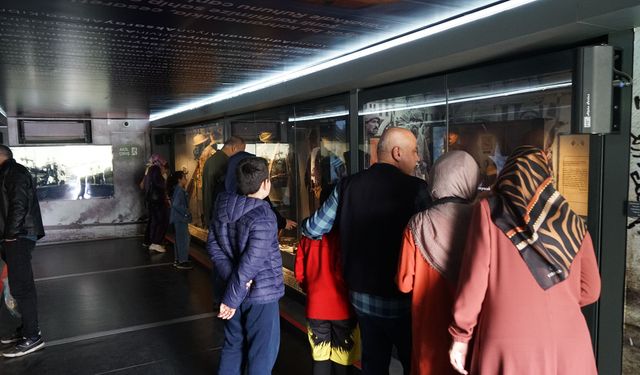 Çanakkale Savaşları Mobil Müzesi, Aliya İzzetbegoviç Millet Bahçesi’nde Ziyaretçilerini Ağırlıyor