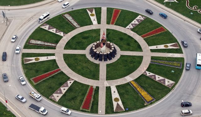 Şehir Çiçek Açtı; Kavşaklarda Görsel Şölen