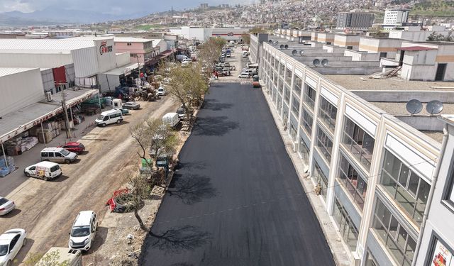 Büyükşehir, Toptancılar Sitesinde Asfalt Çalışmasını Sürdürüyor