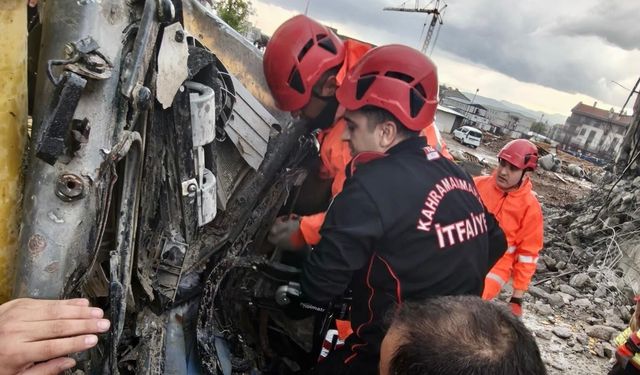 Kahramanmaraş'ta Operatör Enkaz Altında Kaldı