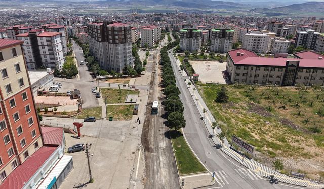 Büyükşehir, Ahır Dağı Caddesi’ni Asfalta Hazırlıyor