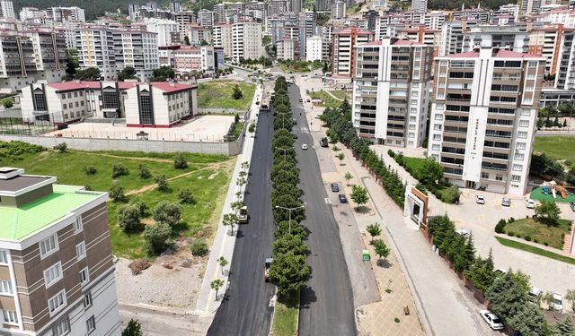 Büyükşehir, Ahır Dağı Caddesi’nde Asfalt Mesaisini Sürdürüyor