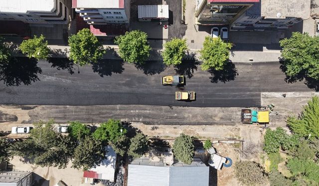 Büyükşehir, Cahit Zarifoğlu Caddesi’nde Asfalt Serimine Başladı