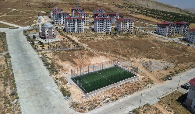 Büyükşehir’den Afşin’e 3 Yeni Halı Saha, Çocuklara Yeni Oyun Alanı