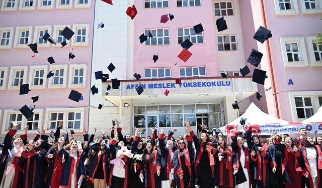 Afşin Meslek Yüksekokulu’nda Mezuniyet Coşkusu Yaşandı
