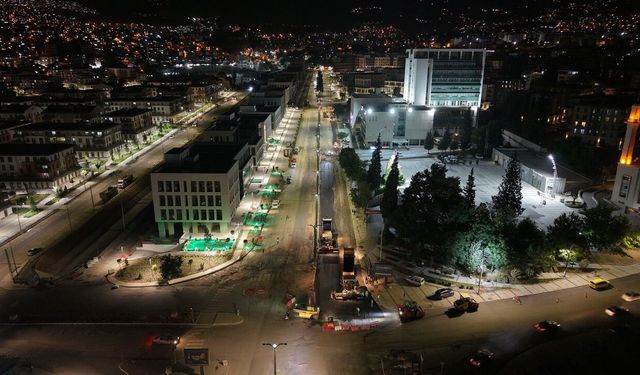Büyükşehir’den Azerbaycan Bulvarı’nda Gece Asfalt Mesaisi