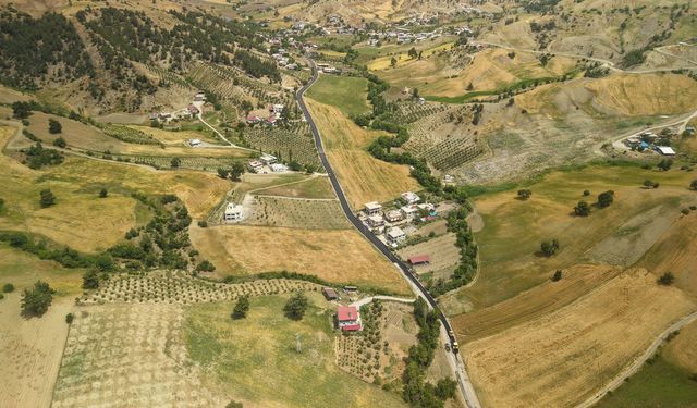 Büyükşehir, Bulutoğlu’nun 4 Kilometrelik Ana Yolunu Sıcak Asfaltla Buluşturuyor