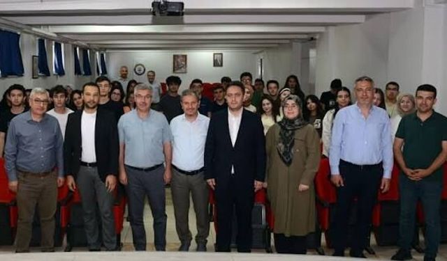 Bilim Kafe’de Geleceğin Meslekleri ve Yapay Zekâ Konuşuldu