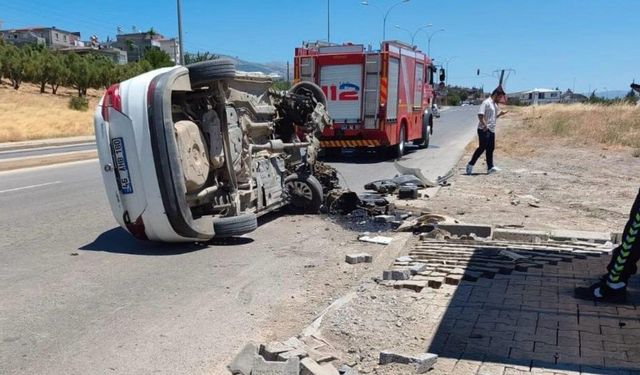 Kahramanmaraş'ta Trafik Kazası: Otomobil Devrildi, Sürücü Sıkıştı