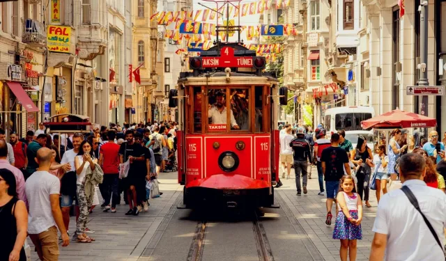 Türkiye'ye Göç Edenlerin Sayısı 393 Bin 829'a Yükseldi