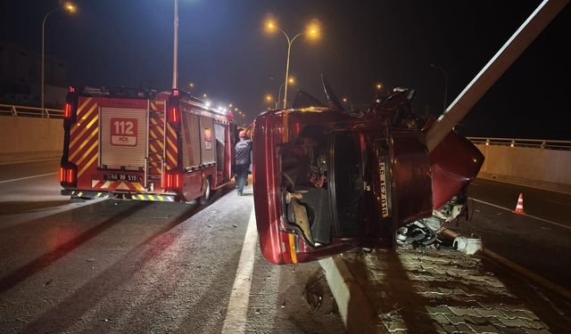 Kahramanmaraş’ta Korkunç Kaza: Otomobil Direğe Çarptı