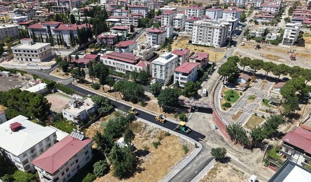 Büyükşehir’in Dulkadiroğlu Bahçelievler’de Asfalt Mesaisi Kesintisiz Sürüyor