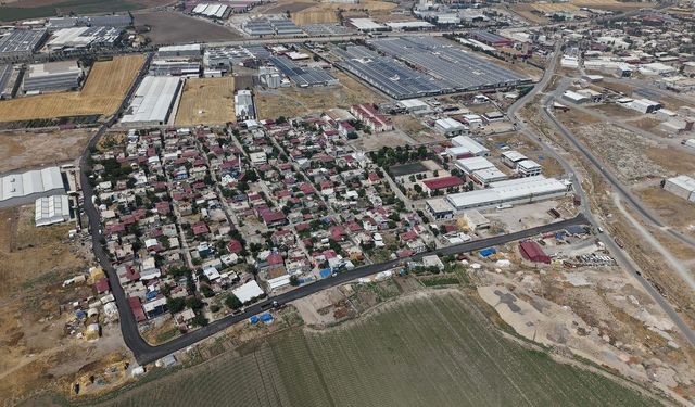 Büyükşehir, Dulkadiroğlu Gençosman’da Asfalt Mesaisini Sürdürüyor