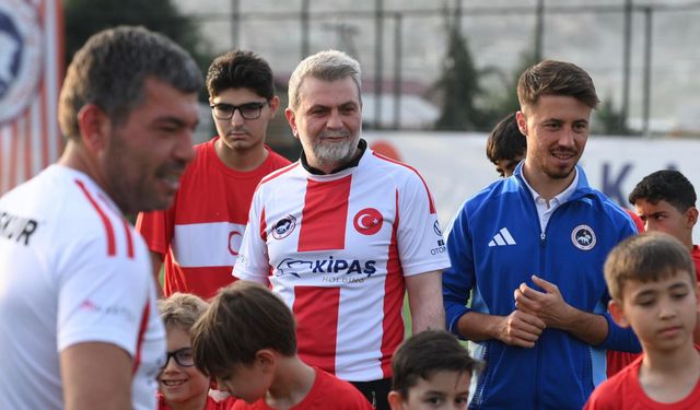 Büyükşehir, Şehrin Dört Bir Yanını Spor Alanlarıyla Donatıyor; 31 Yeni Halı Saha Hizmete Alındı