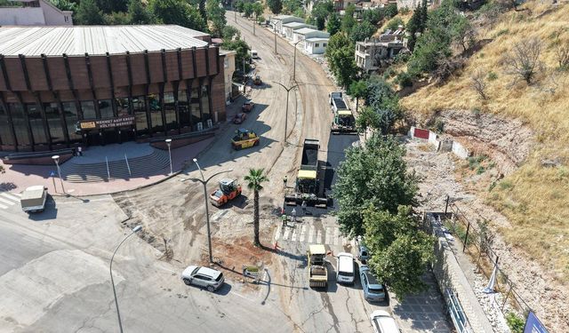 Büyükşehir, Nursultan Nazarbayev Bulvarı’nda Asfalt Serimine Başladı