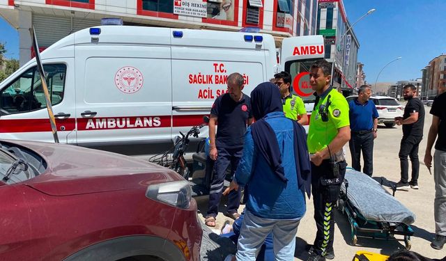 Kahramanmaraş'ta Elektrikli Araç Park Halindeki Otomobile Çarptı