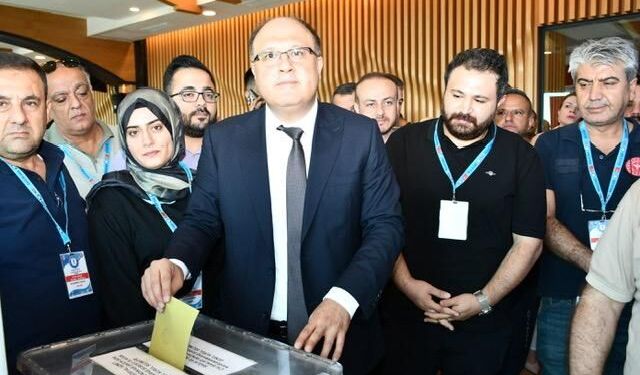 Sağlık-Sen Kahramanmaraş'ta Güven Tazeledi: Bünyamin Mutlu Demirci Yeniden Şube Başkanı Seçildi