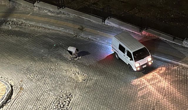 Kahramanmaraş’ta Yolun Çukurunu Kendi İmkânlarıyla Kapattı