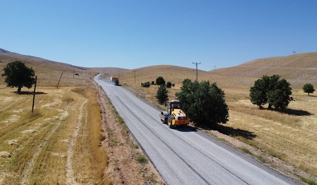 Büyükşehir, Elbistan Kırsalında 10 Mahallenin Kullandığı Grup Yolunu Yeniliyor