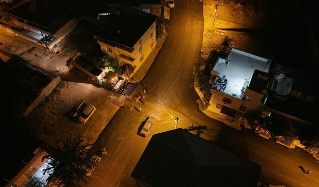 Büyükşehir, Yahya Kemal’de Asfalt Mesaisini Gece Gündüz Sürdürüyor