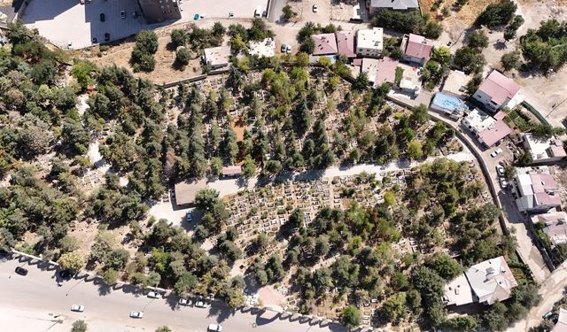 Büyükşehir’den Elbistan’daki Mezarlıklara Titiz Bakım