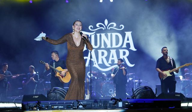 Ağustos Fuarı’nda Funda Arar Söyledi, 100 Bin Dinleyici Eşlik Etti