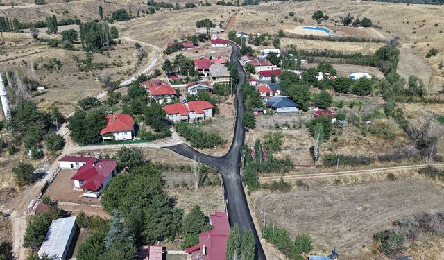 Büyükşehir, Göksun’da Bir Mahallenin Daha Yolunu Yeniliyor