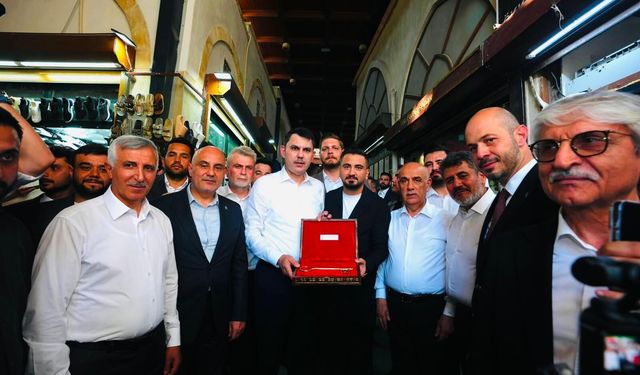Başkan Köfte’den Bakan Kurum’a Anlamlı Hediye