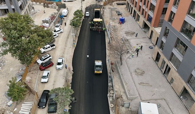 Büyükşehir, Elbistan’da Sıcak Asfalt Yatırımlarını Sürdürüyor