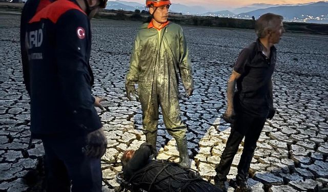 Kahramanmaraş’ta Çamura Saplanan Yaşlı Adam Kurtarıldı