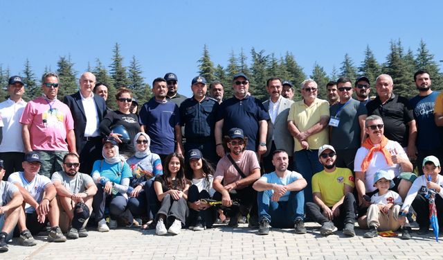 Yalnız Ardıç’ta Gökyüzü Renklendi, Festivalinin İlk Günü Coşkuyla Tamamlandı