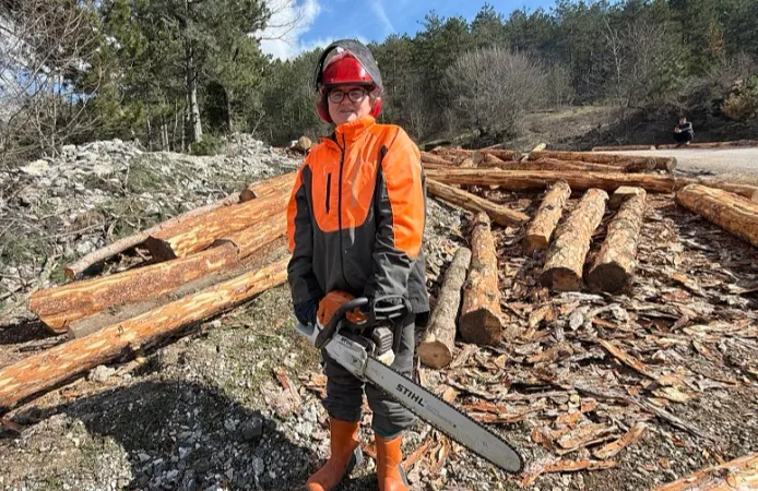 Babası Ormanda Hayatını Kaybetti, O Baltayı Elinden Bırakmadı!