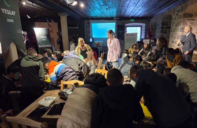 Yeşilay İzmir'den Koruma Altındaki Çocuklara Dijital Bağımlılık Eğitimi