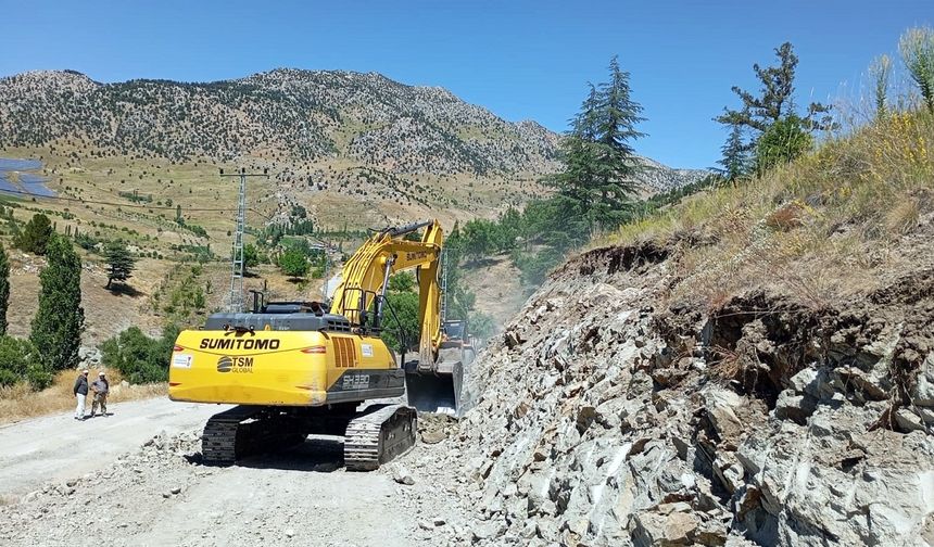 Elmalı Mahallesi’nde Köy Evlerine Ulaşımı Kolaylaştıracak Yol Projesi