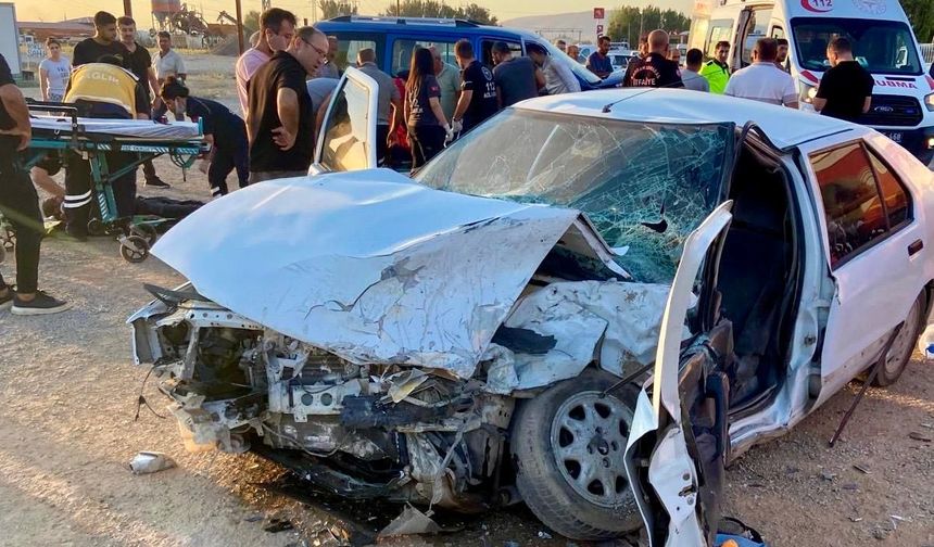 Kahramanmaraş’ta Kafa Kafaya Kaza: 3 Kişi Yaralandı