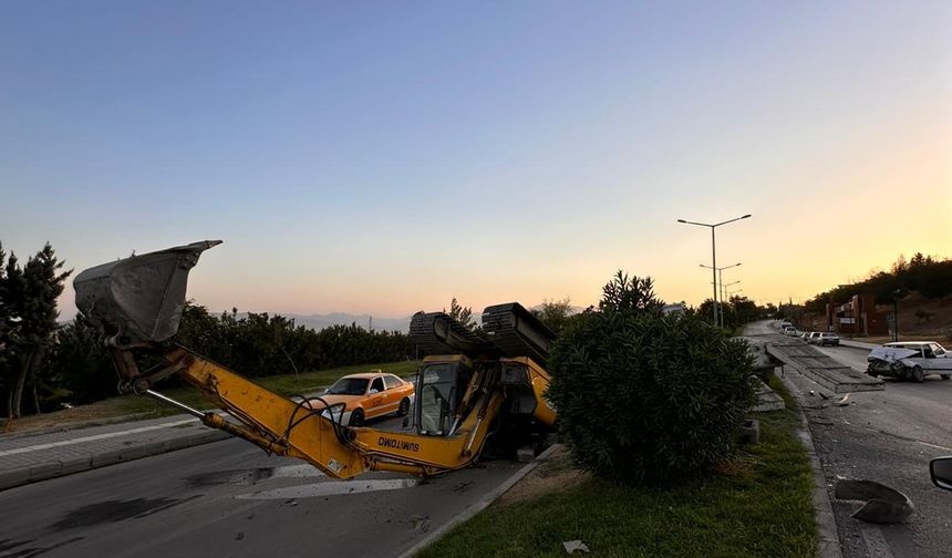 Kahramanmaraş’ta Freni Patlayan Tır Otomobile Çarptı: 2 Yaralı