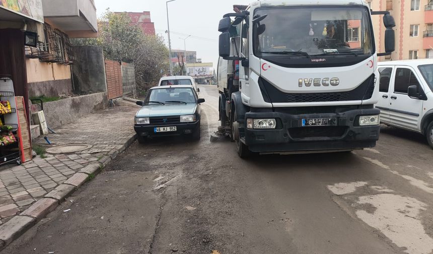 Dulkadiroğlu Belediyesi, Umut Konteyner Kent Ve İlçe Genelinde Temizlik Çalışmalarını Sürdürüyor