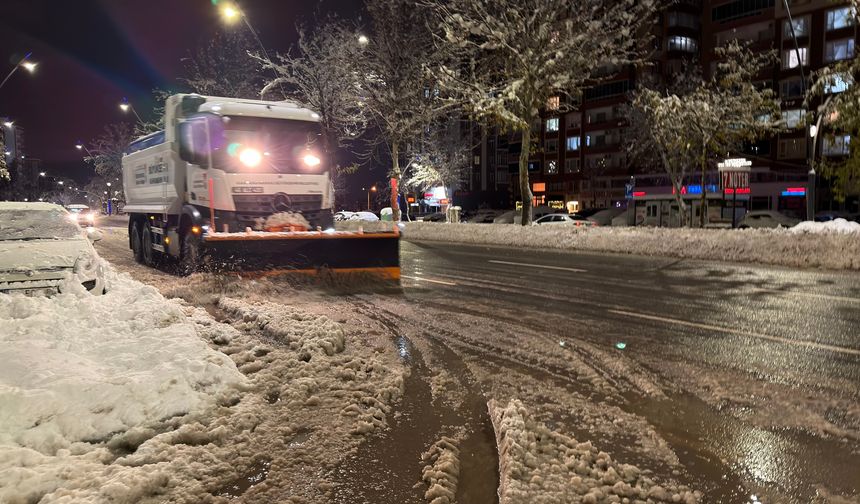 Büyükşehir, Karla Mücadelede Mesai Mefhumu Gözetmeksizin Sahada