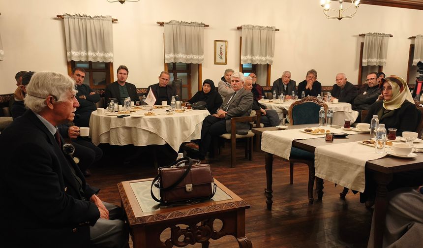 Yazar Gürlek, Edebiyat Aşıklarını Kültür Yolculuğuna Çıkardı