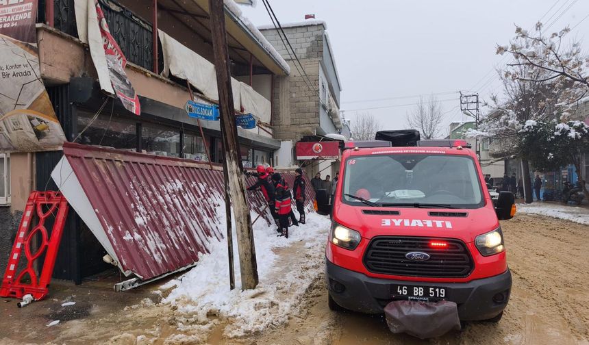 Kahramanmaraş’ta Karın Ağırlığı Sundurmayı Çökertti