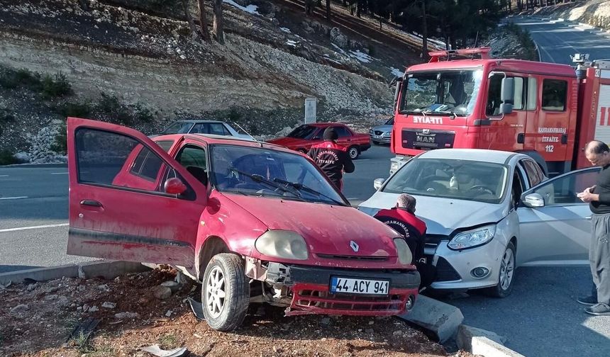 Kahramanmaraş’ta İki Araç Çarpıştı, Yaralılar Var!