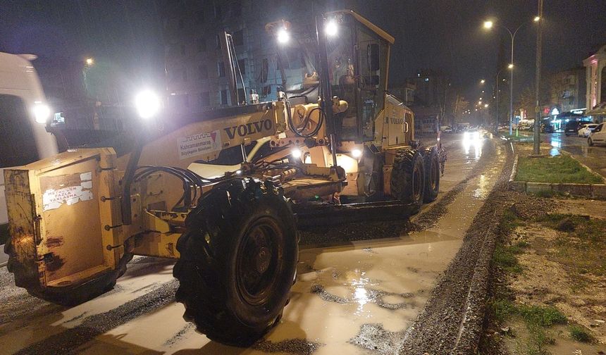 Büyükşehir’den Sağanak Yağışa Karşı Yoğun Mesai