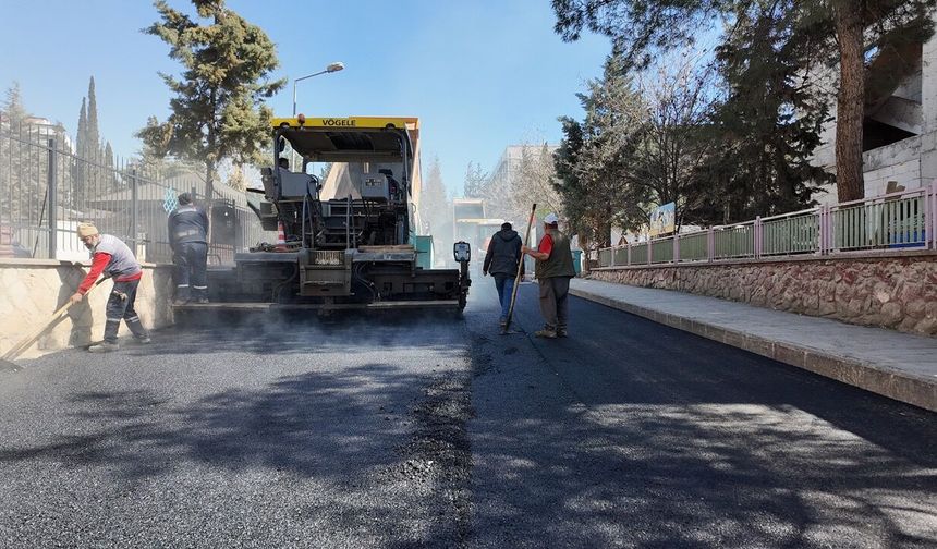 Dulkadiroğlu Yenişehir Mahallesi’nde Asfalt Seferberliği Sürüyor